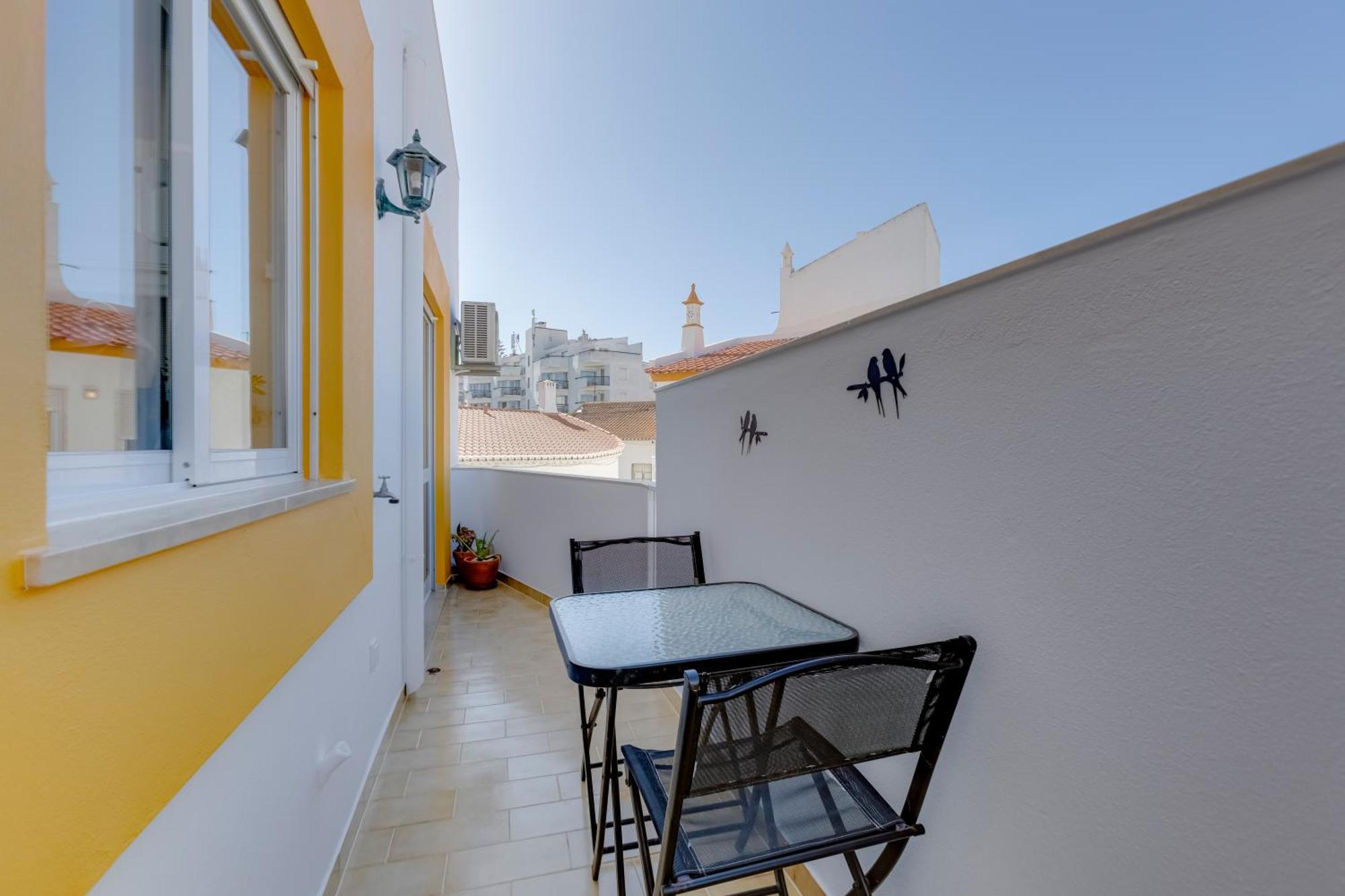 Charming Lagos Stay - Near Beach & Historic Centre Apartment